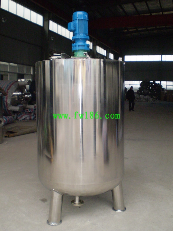 Water Tank with Stirrer